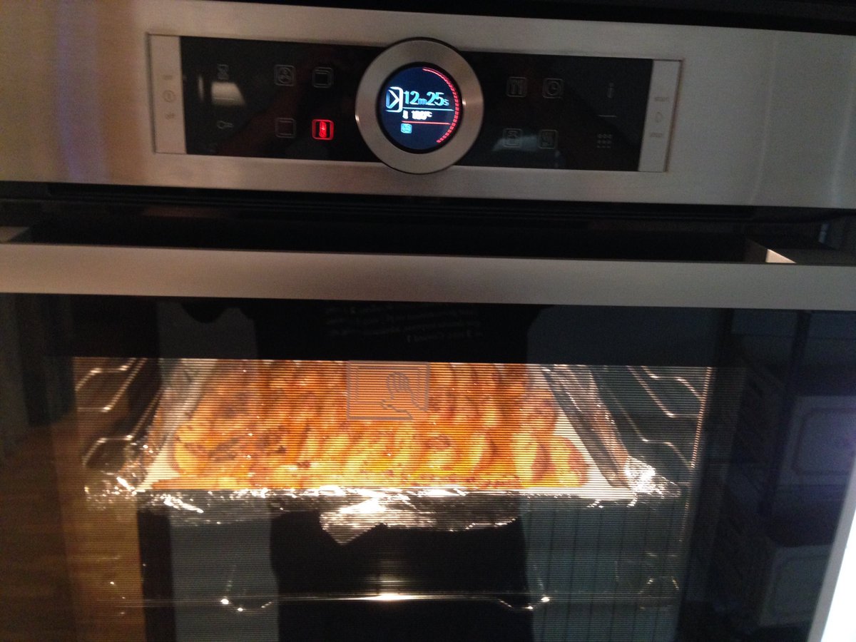 rbarlam's tweet photo. Quan ve jovent a sopar a casa, les patates delux casolanes són millors que les del #mcdonalds #novadorsgastro https://t.co/PGD3DQa1ps