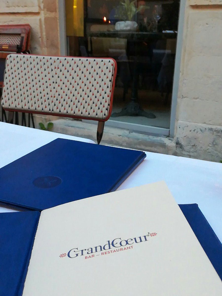 🌂🌂🌂  avant le show de <a href="/GMeurice/">GMeurice</a> au Café de la Gare, petit verre au bar le Grand Coeur 🍸🍸