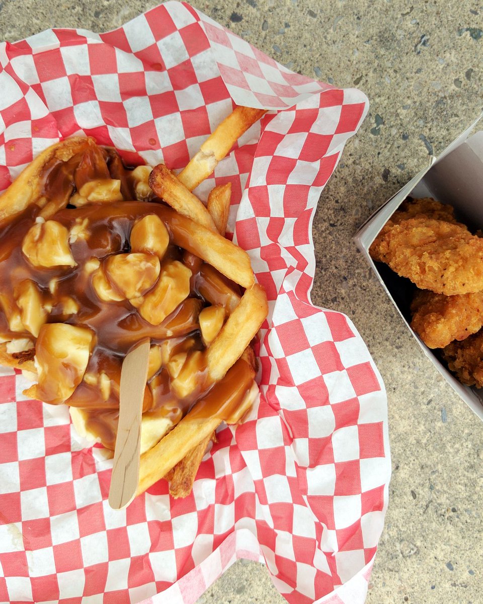EmeraldLakeRV's tweet photo. Who could forget about the amazing #food that comes along with #summer and #camping! #HamOnt #poutine #delicious #summertime https://t.co/gyhppRU9mJ