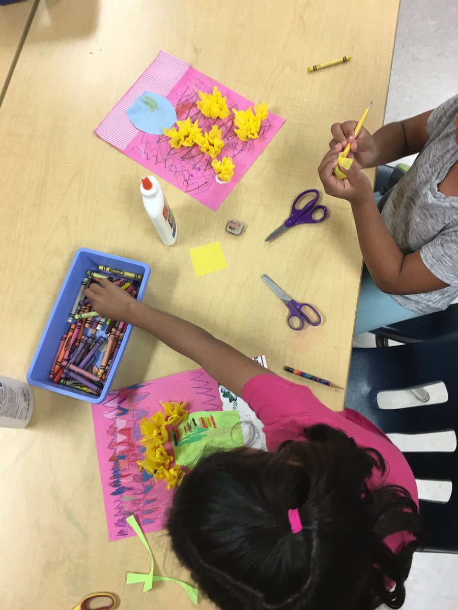 LindaHigbee1's tweet photo. Kinder getting their VanGogh on... #daffronlearns https://t.co/zFb8nUv3zL