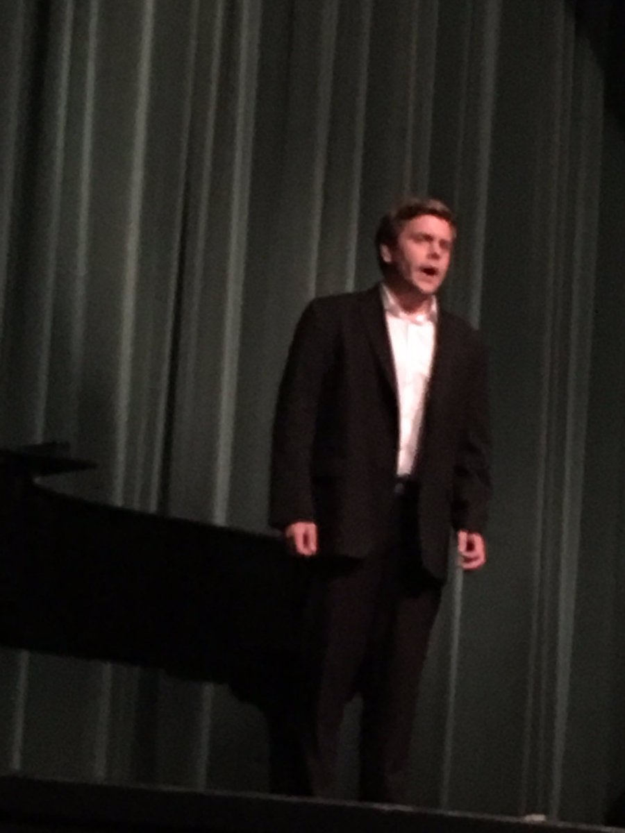 DirtyDelaneyG's tweet photo. I love when Babe (Gabe/@GabeHoyer) sings in seminar!!!! Here are a few photos!! https://t.co/u3Kc15XsdX