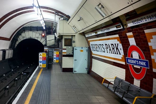 A rave on the London tube had to be broken up by police! ow.ly/kDdb30aM8vQ