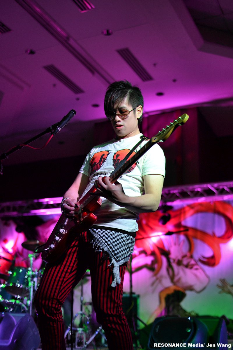 Hayashi found a Dallas shirt that matched his sunglasses and wore it to our performance at <a href="/AnimeFestOrg/">AnimeFest</a> (Photo by <a href="/JRock_247/">JRock247</a>)