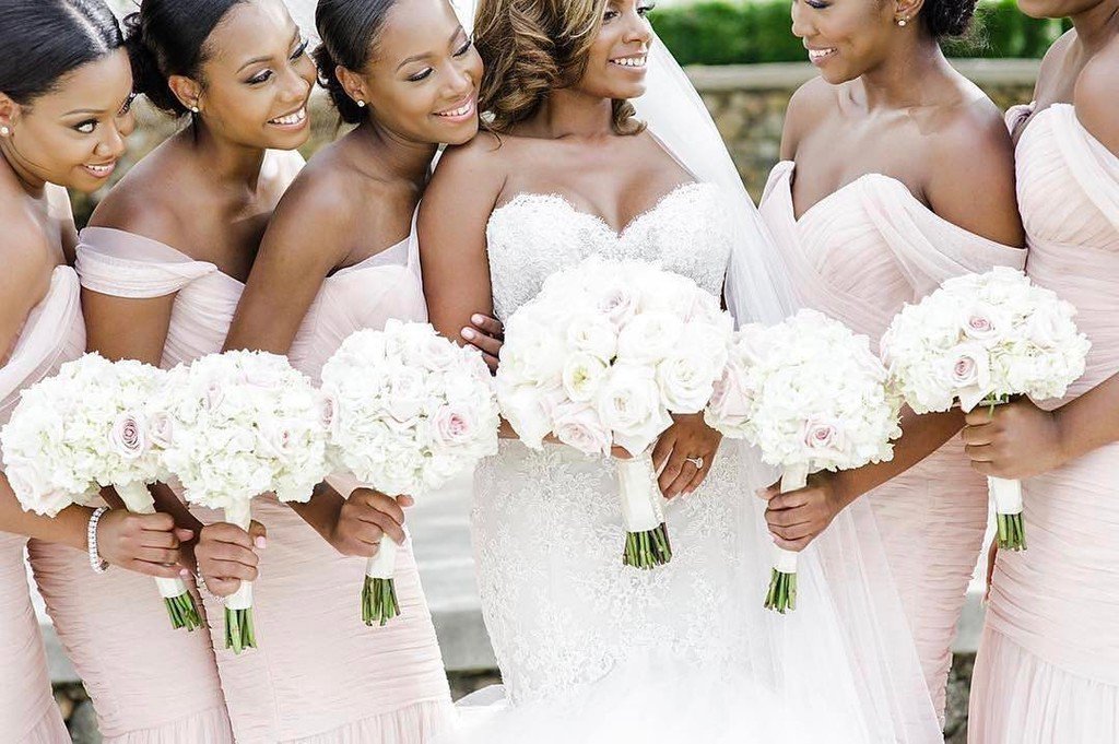 blackdesti's tweet photo. #Bridefriends Forever 💖⠀
⠀
📸: @irismannings ⠀
💐: @davinciflorist ⠀
👗: @eveofmilady @kleinfeldbridal ⠀
⠀
💕🛫 👰🏾💍💕⠀
#… https://t.co/hKbJvLpOwI https://t.co/bHQZZJOhau