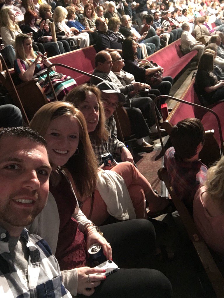 KevFiore's tweet photo. When in Nashville! Gotta go to the Opry! #Opry https://t.co/LO3WFMCTxh