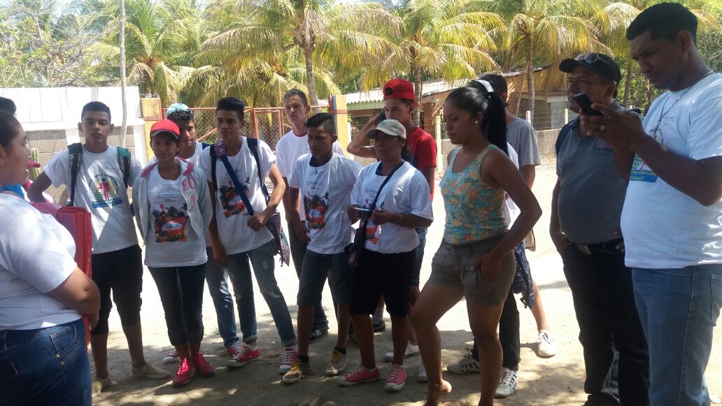 JS19JManagua's tweet photo. Jornada de Limpieza de costas y concientizacion a comerciantes con entrega de bolsas para evitar basura en Playa San Diego #NICAVERANOSEGURO https://t.co/mQxQY7xsp4