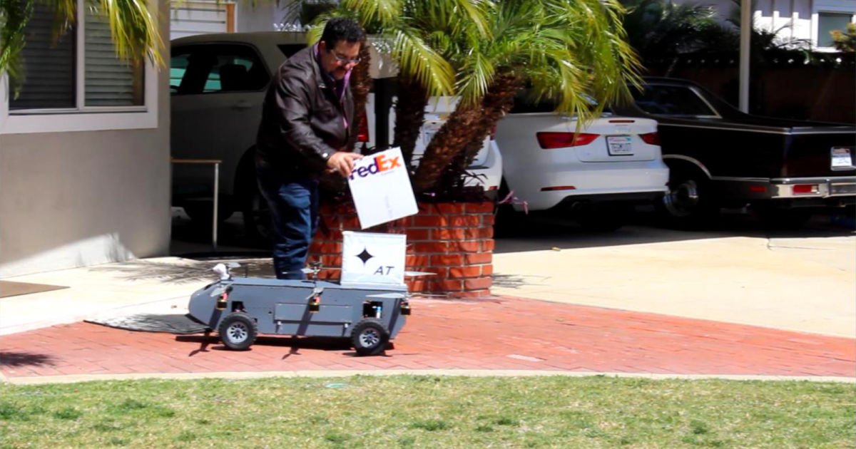 WWWSpaceships's tweet image. Flying courier drone can drive up to your door dlvr.it/NsXbF2 #advancedtactics #courier #delivery