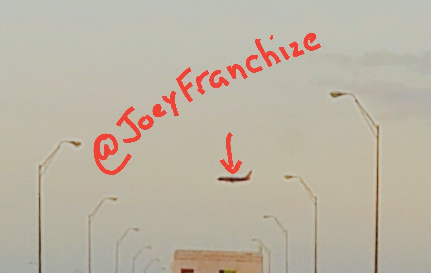 OTHELLOC's tweet photo. When u racing the plane to get the homie lol #GTAshit #SxJF #joeyfranchize https://t.co/itEvtUWBqC