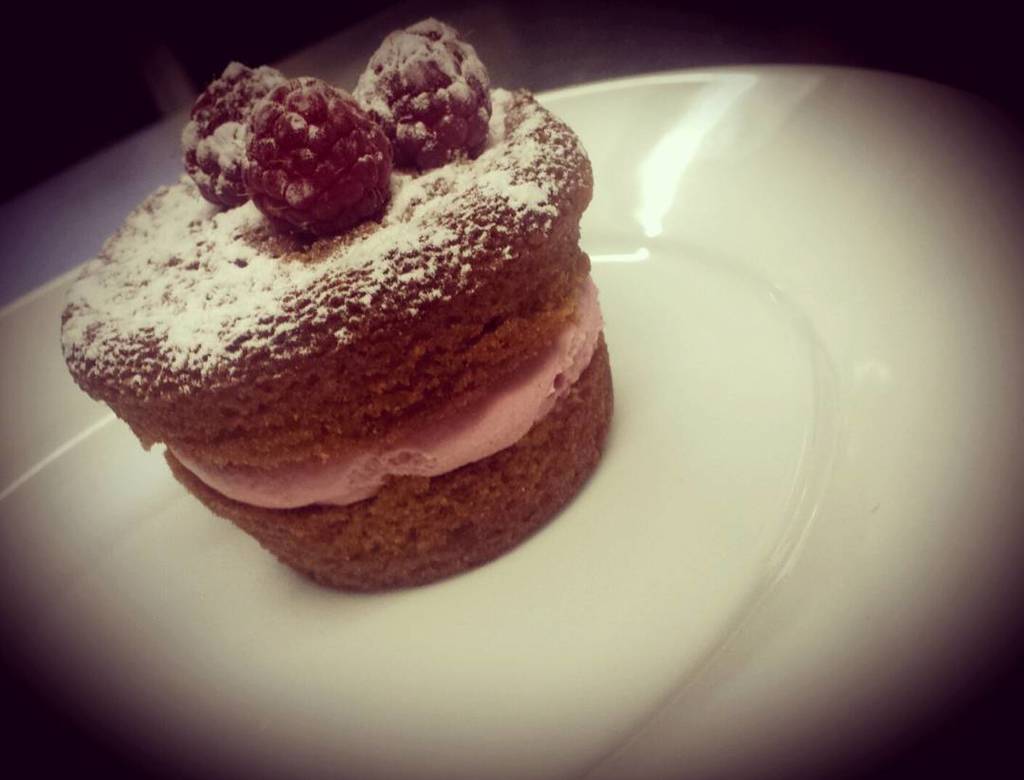 RoyalOak_NewAsh's tweet photo. #freshbaked #muffin #cherryfilling #coffeeandcake #greatbritishbakeoff 
#pubsinkent #crackingboozer #topnosh #coffeemorning in #Longfield #… https://t.co/hXbgzNNOF4