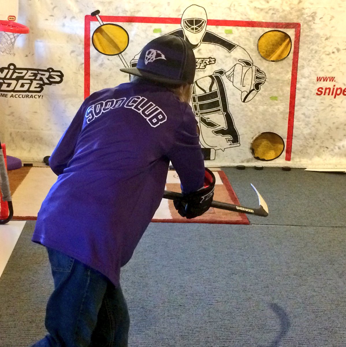 TBbartmanMN's tweet photo. Putting his new 5000 Club shirt to work.
#5000situps
#5000pushups
#5000shots
#250stickhandlingminutes https://t.co/AIxDwvKtWF