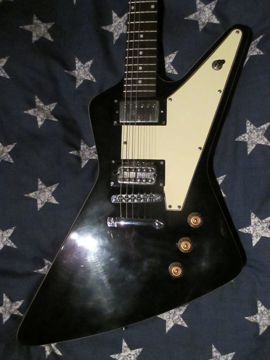 HughBasant's tweet photo. Hamer xt series pastilla grestch filtertron en el puente y una seymour duncan 59 en el mastil#xtseries #grestch #seymourduncan #hamerguitars https://t.co/RmYTUsCOXU