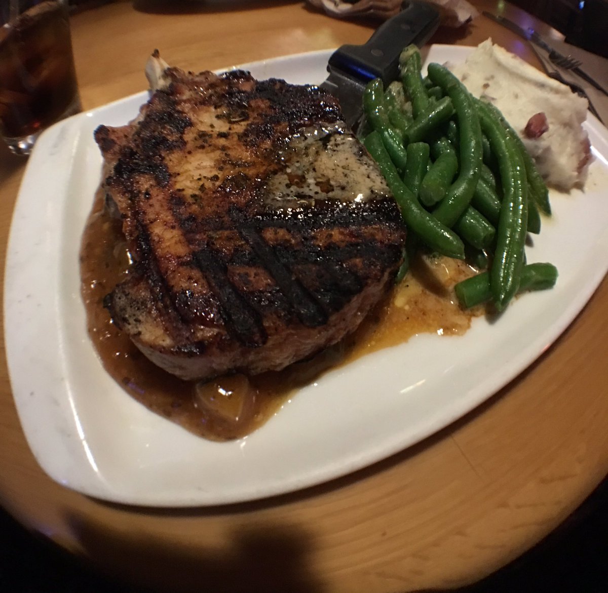 BeardGangGaming's tweet photo. @nkaujrog 💯💯💯💯💯💯 #foodporn #porkchop #garlicstringbeans #mashedpotatoes #dinner #yummy https://t.co/qtfrGqqcDE