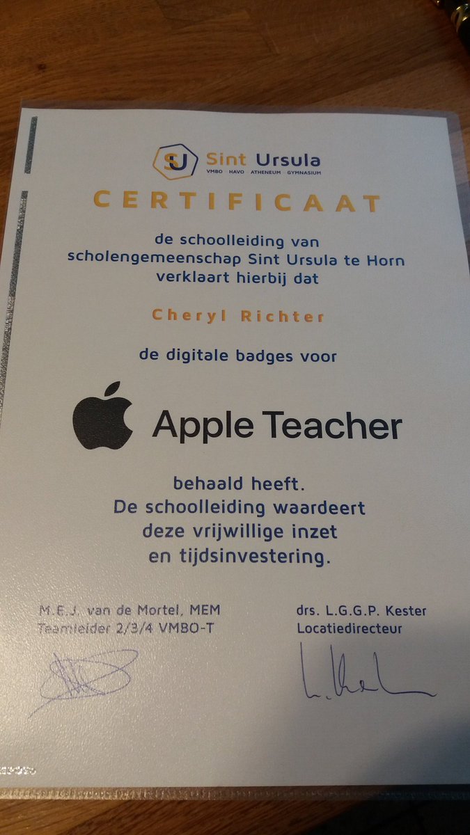 cri_ursula's tweet photo. Yeah! Mijn certificaat gekregen vandaag! Net nog een heleboel collega's #trots https://t.co/I4s8mALTEb