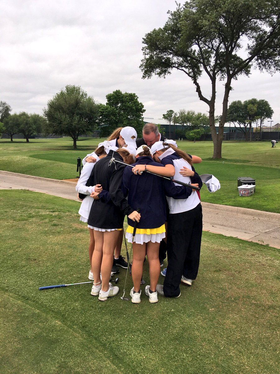 MikaylaBard21's tweet image. Proud of my girls for working hard to pull off a regional win!! #roadtostate ⛳️