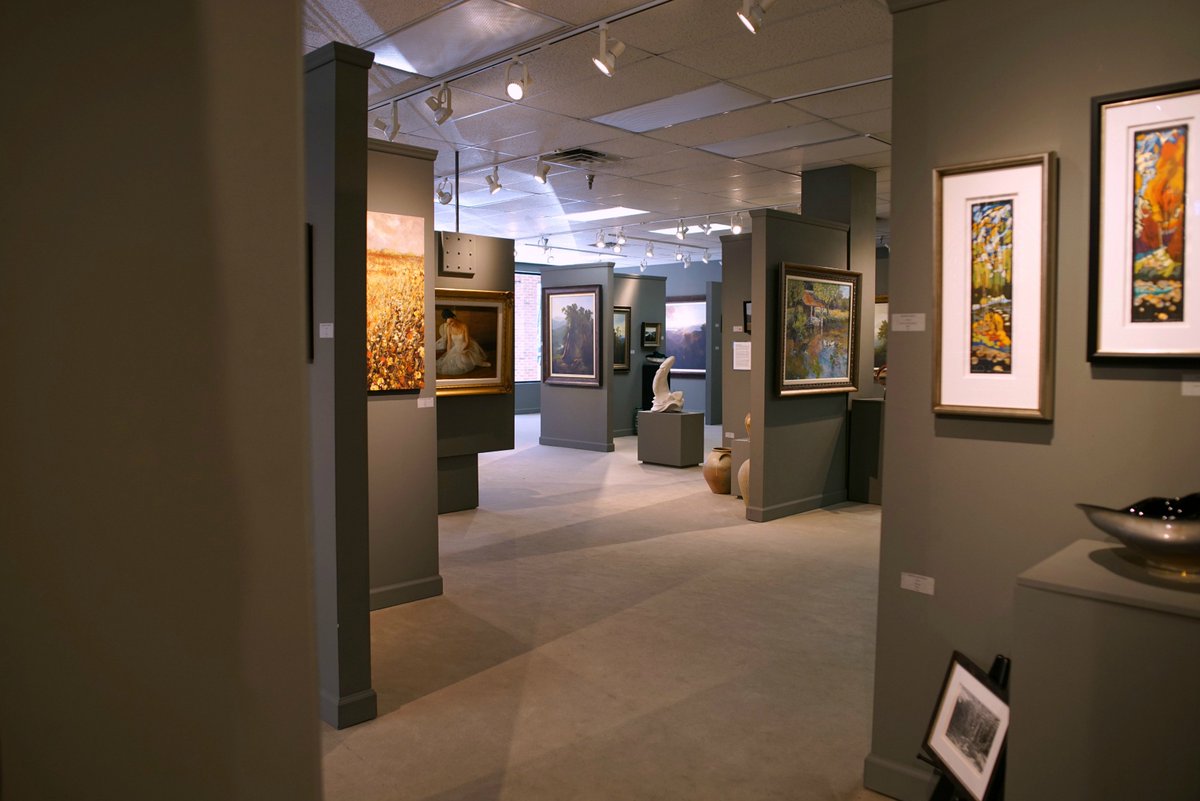 bevsfineart's tweet photo. Check out our mention in North Carolina Homes  https://t.co/2Z1gXIbU93 and stop by the gallery to see our new artwork! #raleigh #artgallery https://t.co/oX9QJPYvsy