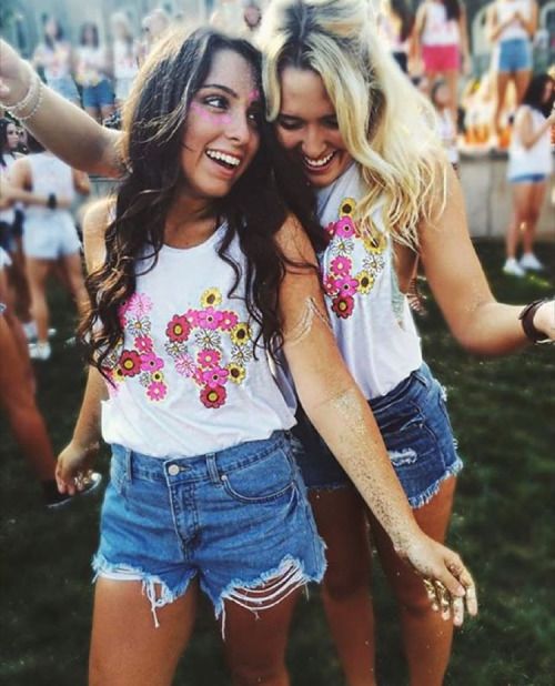 VT_2021's tweet photo. What I wish I knew before joining a sorority https://t.co/pMMxBgfDI3 https://t.co/GDp8V8ur2L