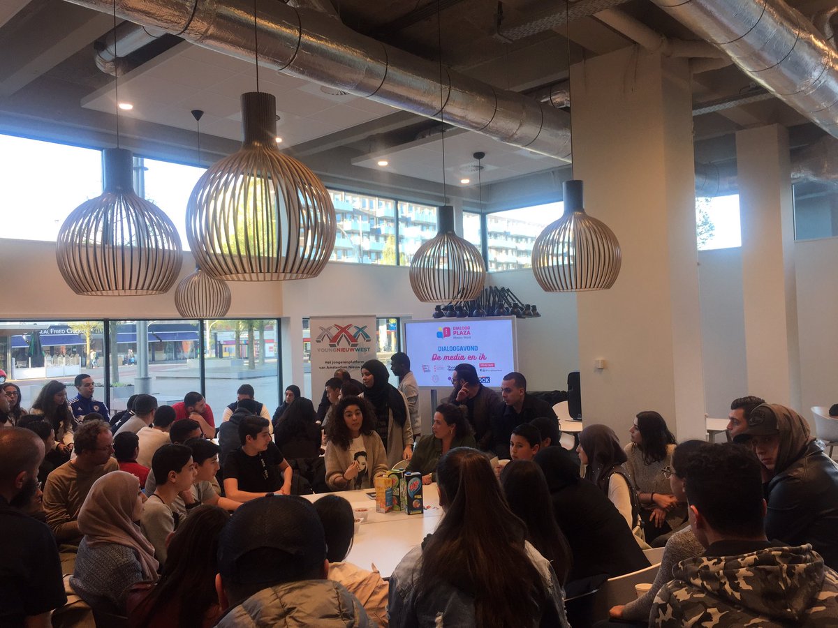 Mooie opkomst bij DialoogPlaza in Nieuw West. #YoungNieuwWest en Partners. @heibatb <a href="/SonjaAllachi/">SonjaAllach</a> <a href="/parool/">Het Parool</a> <a href="/wolthuizen/">Josien Wolthuizen</a>