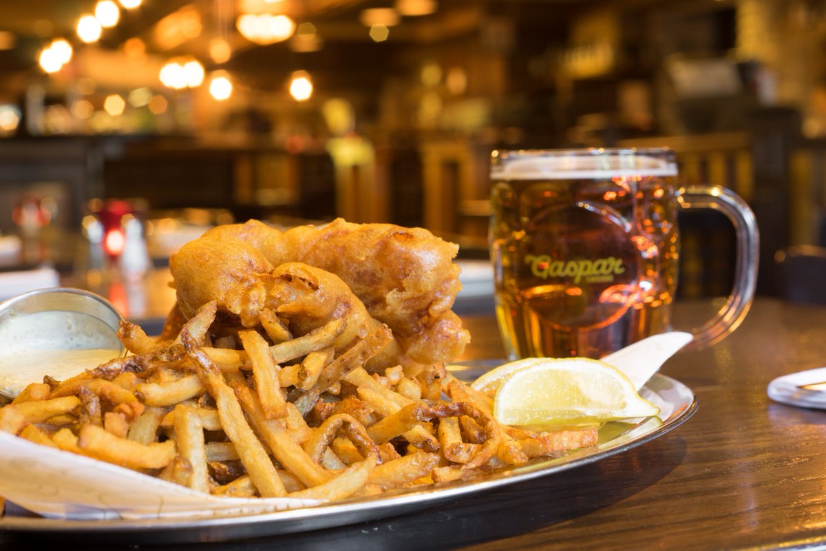 TaverneGaspar's tweet photo. On veut tous un fish & chips à la bière. #Montreal #MtlPub #Restaurant #ExpOldMtl https://t.co/h1CfkHm0SX