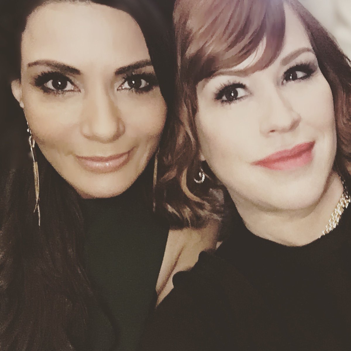 2 days till @thecwriverdale  Can not tell you how excited I am for <a href="/MollyRingwald/">Molly Ringwald</a> to debut this week on #Riverdale #Beauty #Archiesmom