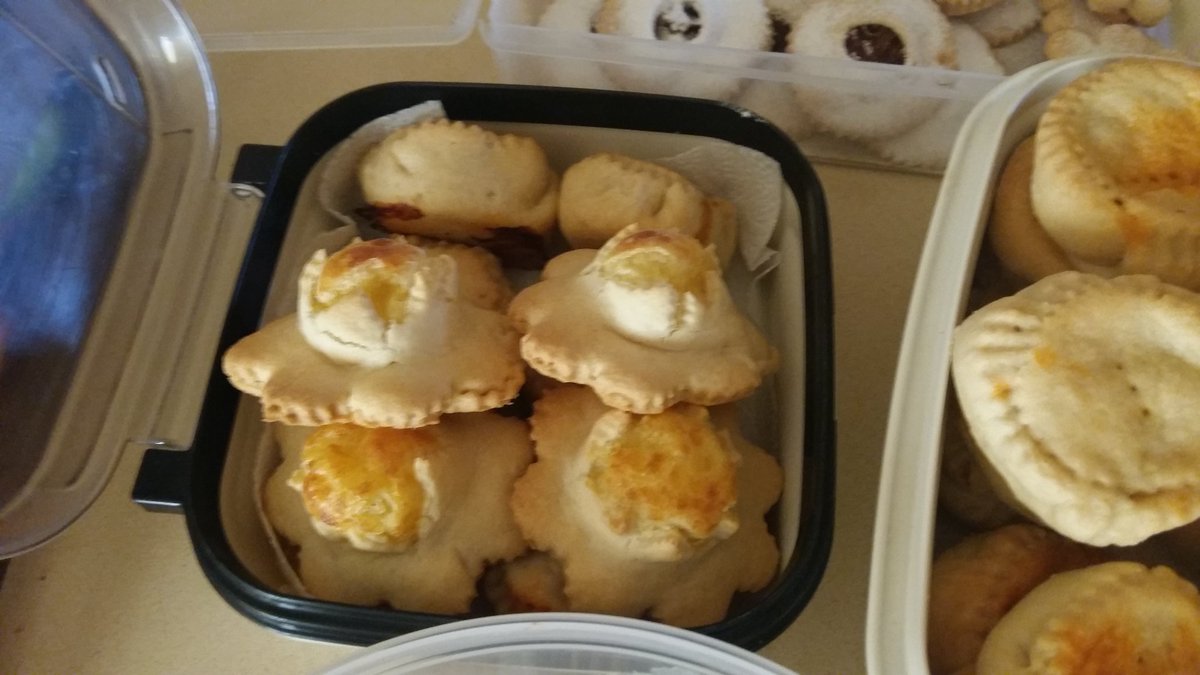 Menjatorum's tweet photo. Cuina de Pasqua #flaons #formatjades #crespells #blog #menjatorum #gastronomiamenorquina #Menorca https://t.co/36KoCiEU4s