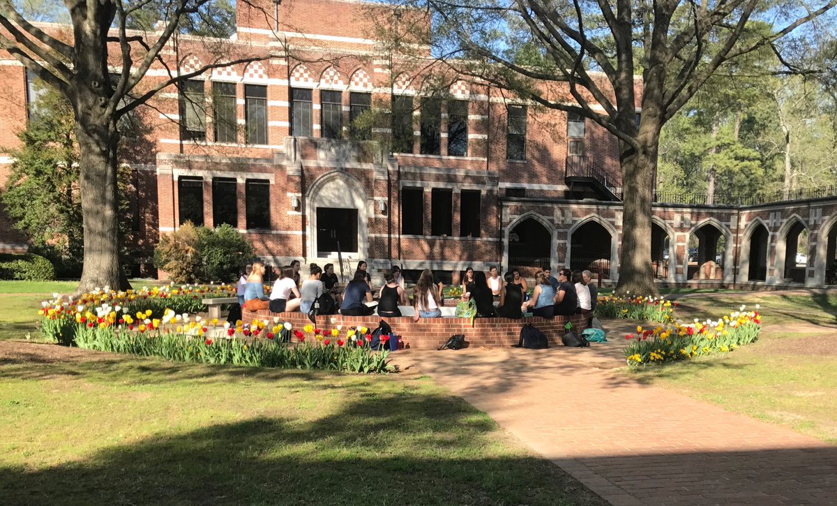 urichmond's tweet photo. When the weather is this nice, it's time to learn outside the classroom. #ClassOutside #rvaspring 🌞🌺🌿🌸 https://t.co/8g0MF2VIJT