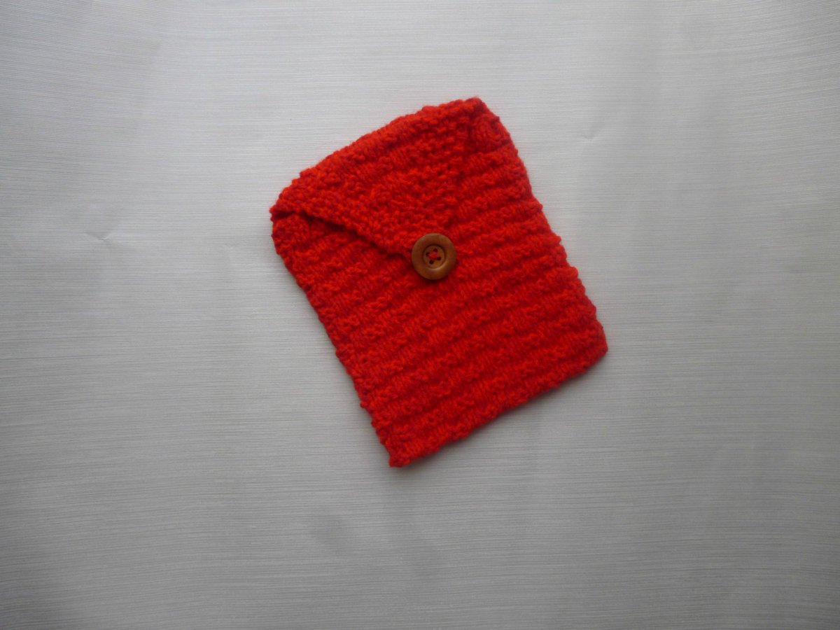 khaosandkismet's tweet image. red knitted tablet cover, device cover, tablet case, chunky cover tuppu.net/7dff9169 #Handmade #DeviceCover