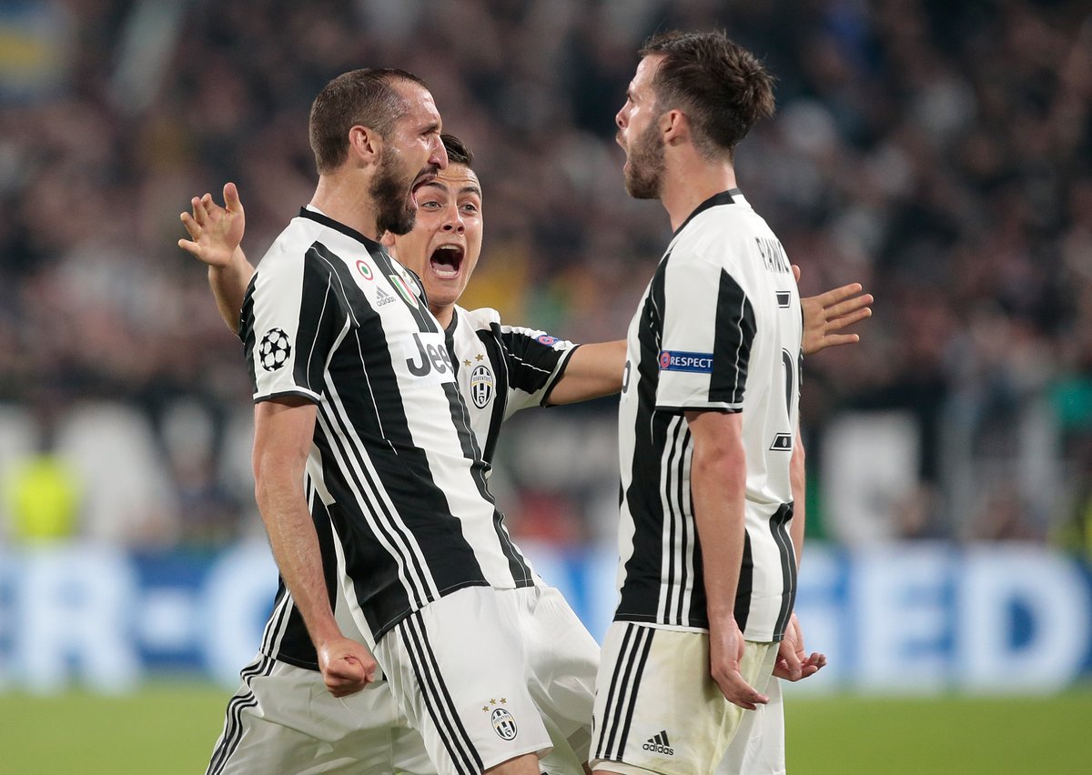 Juve_France's tweet image. Giorgio Chiellini en une semaine :

Maîtrise en business, diplome par l'université de Turin
Buteur contre le Barça

La tête et les pieds