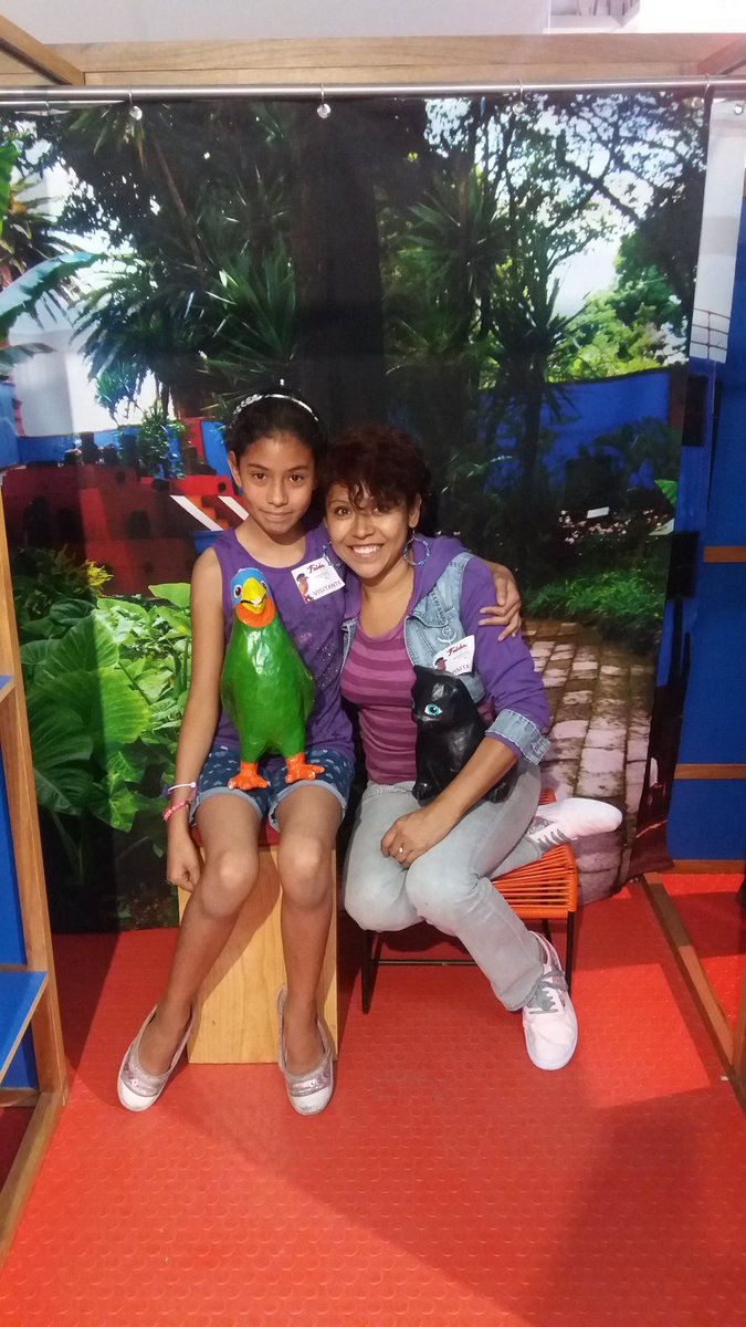 Aluxika_5's tweet photo. Nuestra tarde de vacaciones del dia de hoy decidimos cultivarnos y divertirnos en la expo #FridayYo https://t.co/e0tOqp3vGj
