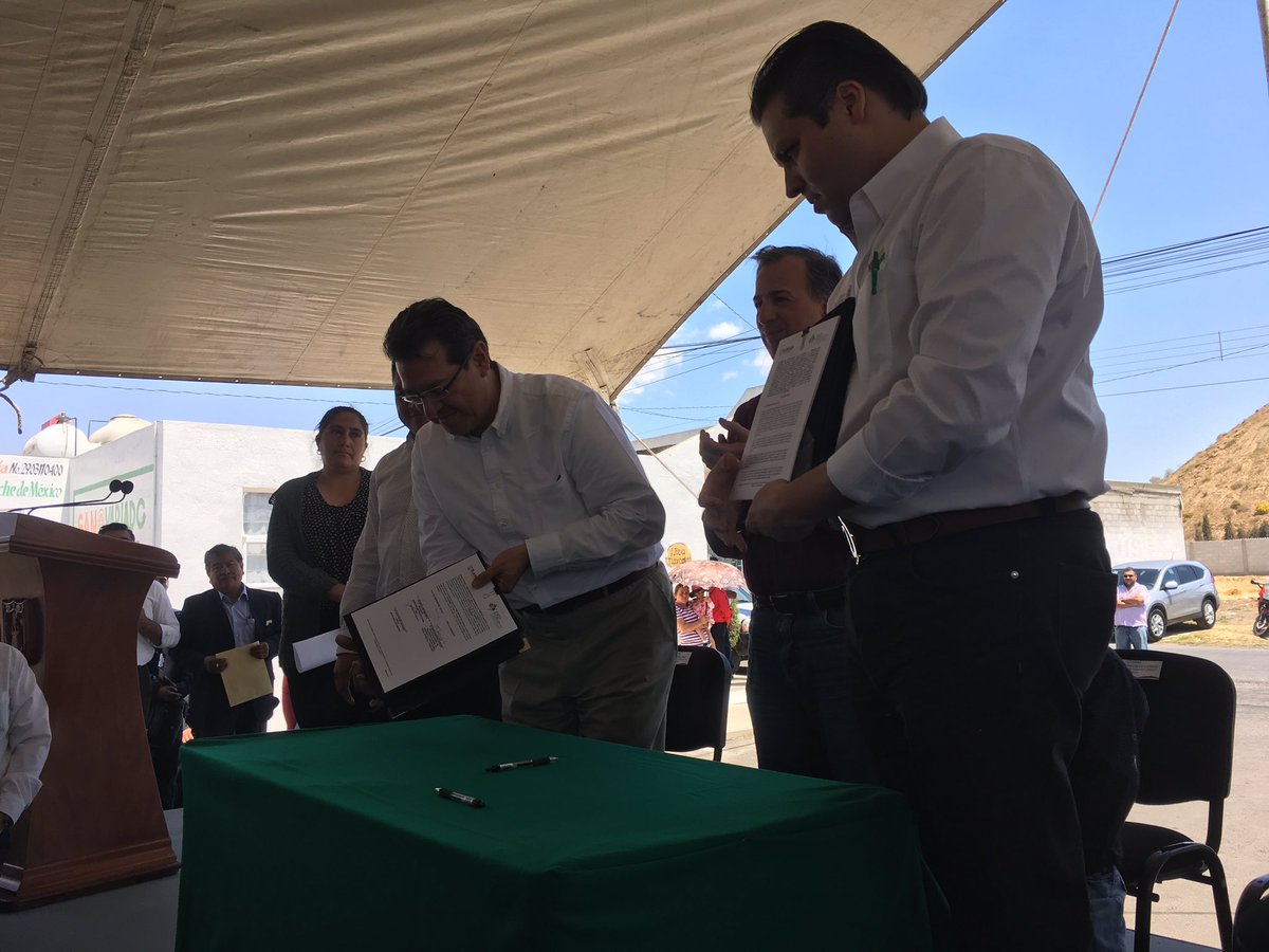 enriquemym's tweet photo. Gracias Gobernador de #Tlaxcala @MarcoAMena por su recibimiento y apoyo a los programas de la @FNDMX ¡Haciendo equipo por México! https://t.co/VfSPniB8Qc