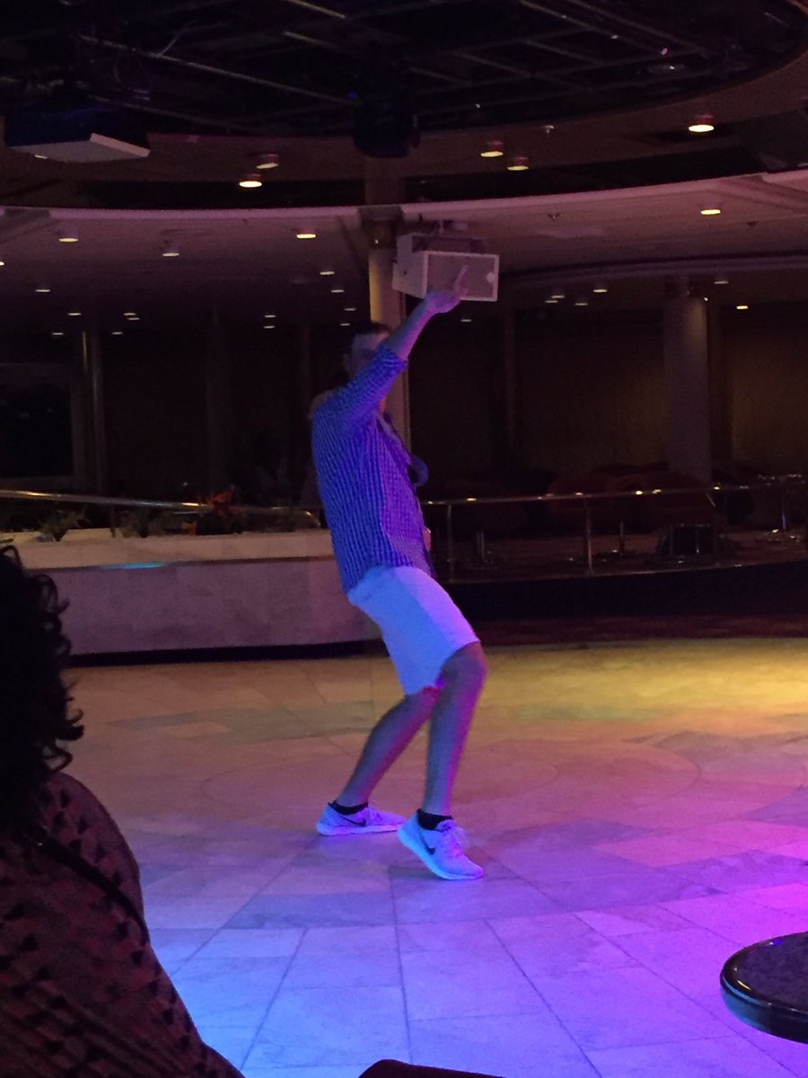 cchappel7's tweet photo. when the crown takes over so does your boyfriends dance skills 😂😂😂 #solodancing #staroftheshow https://t.co/eabYpZLGq7