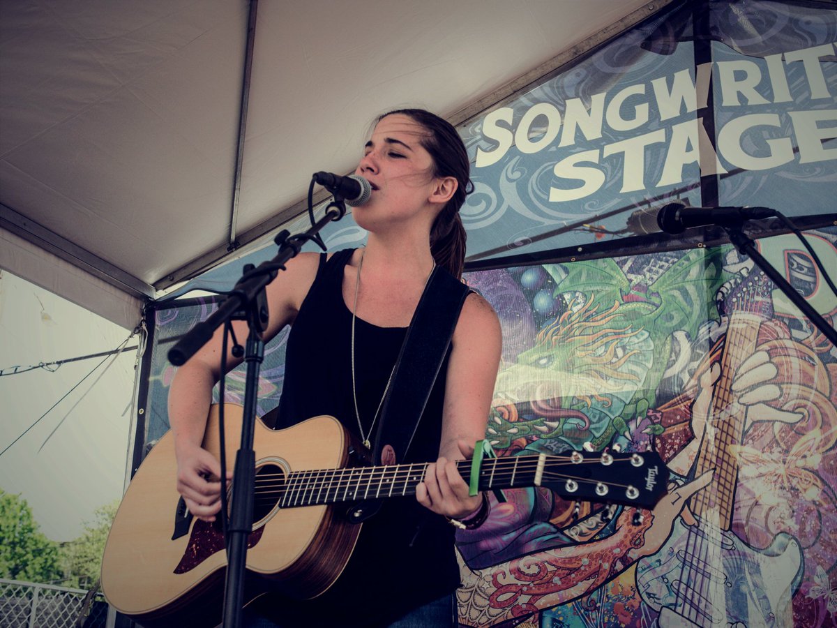 sydbryant35's tweet photo. Couple more awesome shots from @DeepEllumArts on Saturday! 🎶🎸🌃😃 #deepellumartsfestival #sydney #livemusic #dallas 📷: @fifty50studios https://t.co/MTq9su3qn0
