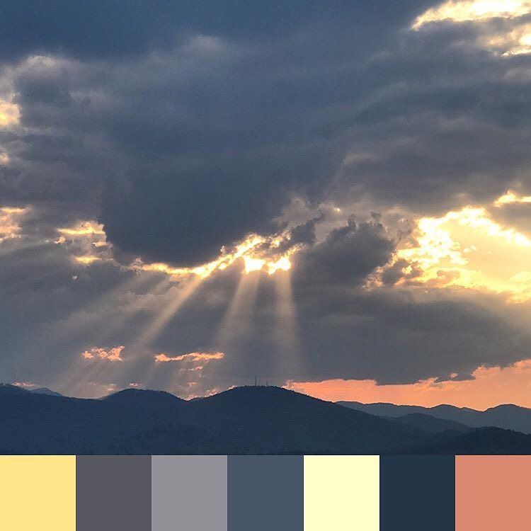 foundpalettes's tweet photo. Sunset view by @jamgal in Asheville 👏 #foundpalettes •
•
•
•
•
#getoutthere #traveltuesday #getoutstayout #tv_poin… https://t.co/PNvkGcpvez https://t.co/epzZzBseY4