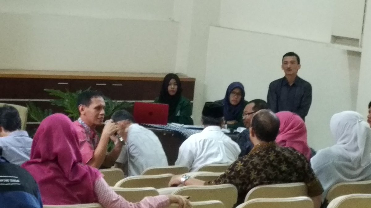 FST_UINSK's tweet photo. (12/4/2017) - on Going. Sesi Diskusi. Respon Narasumber. https://t.co/NTRLBUefWs