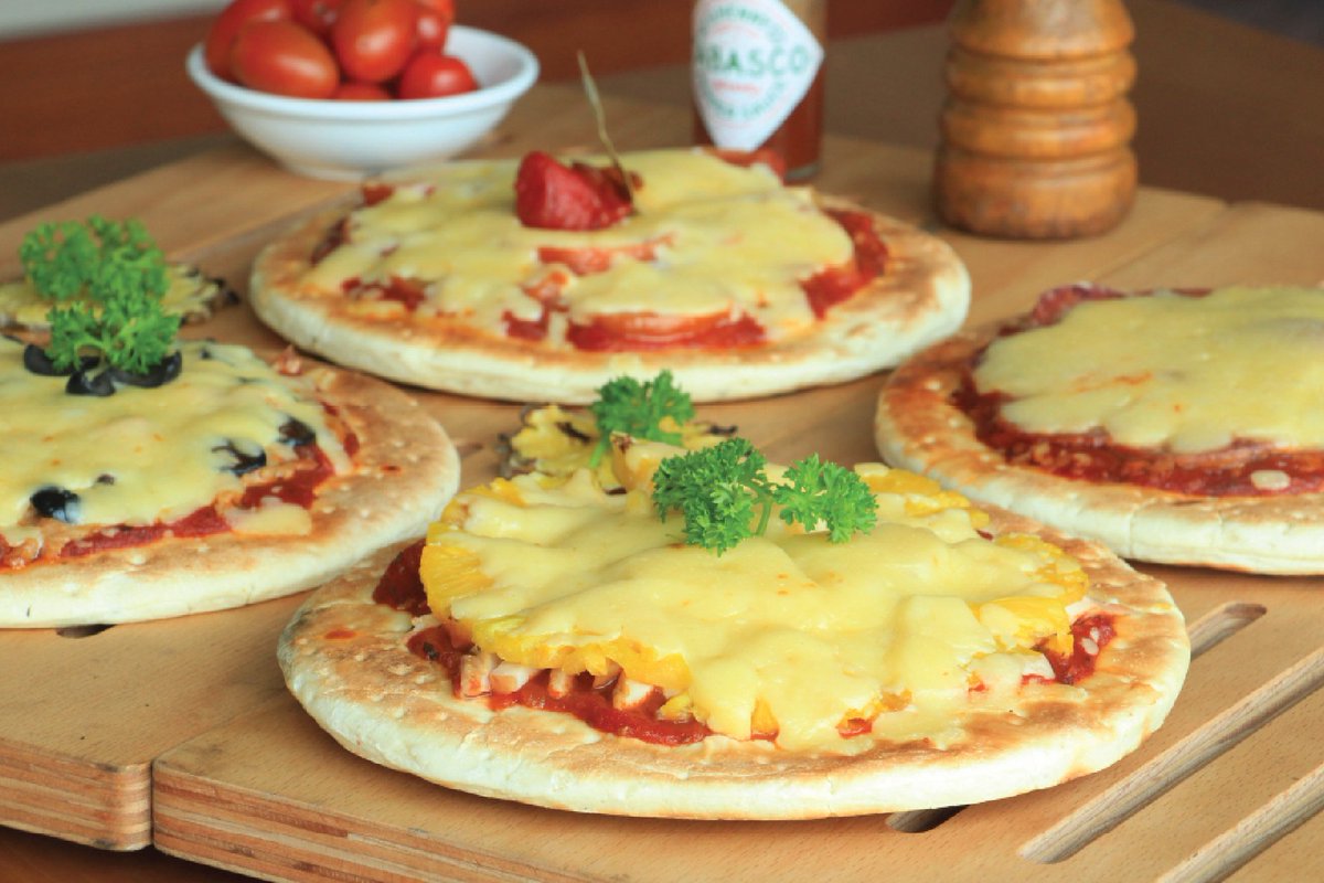 Pick your loved choice from Classic Pizza variants: Pepperoni, Tuna and Black Olives, Margherita, and Hawaiian with smoked chicken breast