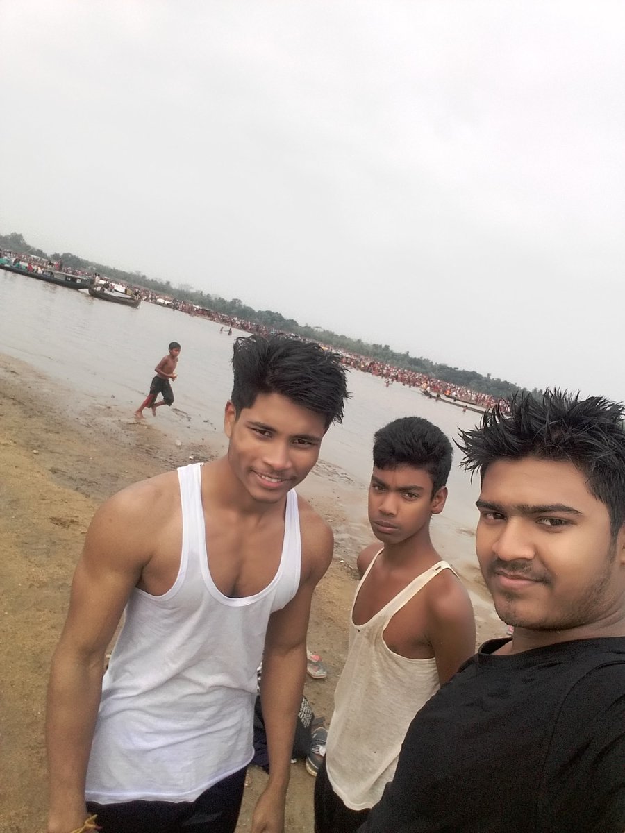 ikdpartho's tweet photo. #Barni with all of my friends @DasZalak , #sotish , #pronoy , #titu .😉 https://t.co/gbokB23og5