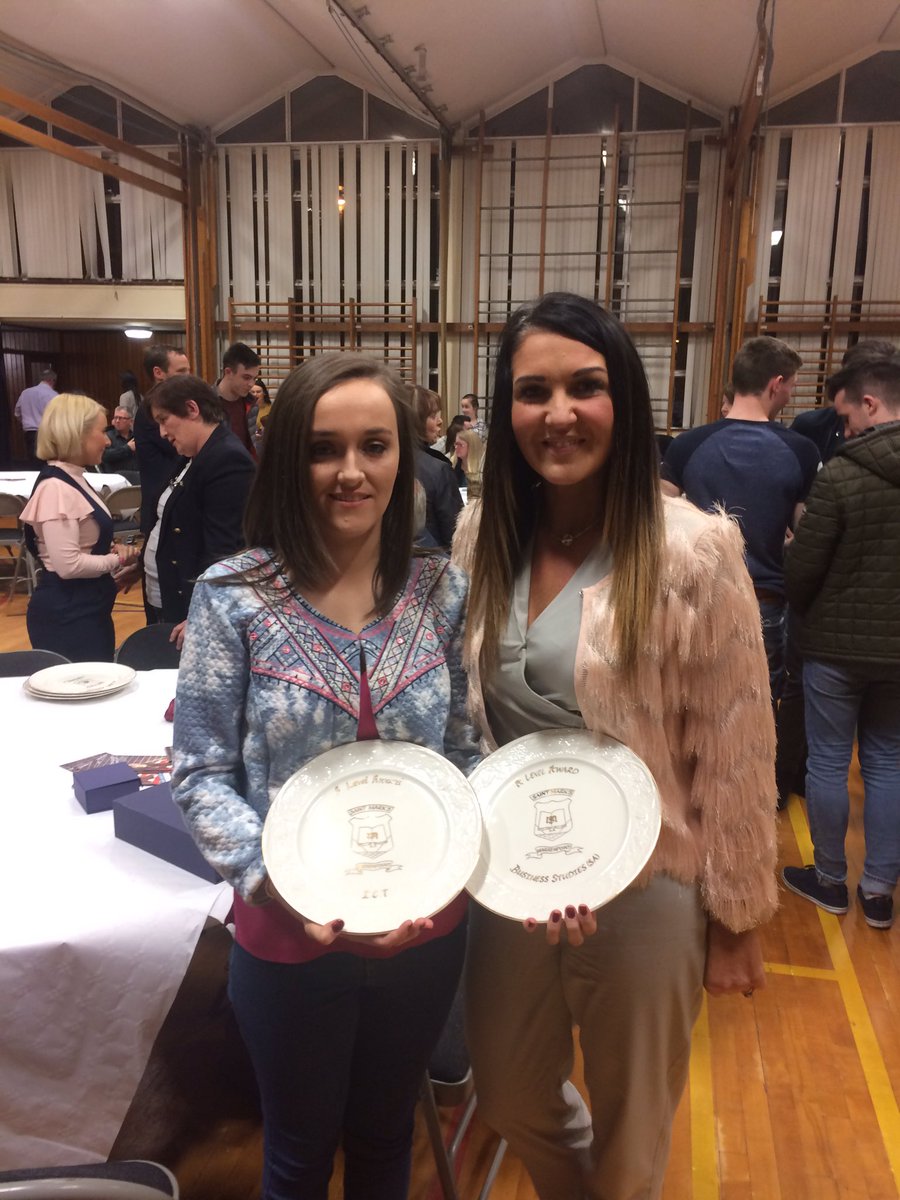 BusinessICTSMH's tweet photo. @stmarkswpoint Well Done Catriona. Top Business and ICT pupil. Hard work pays off https://t.co/uSsZx32ulF