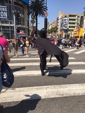 TheTrishVogel's tweet photo. Star sighting! Yes, It's Hollywood Vader. Hollywood's own Death Star. #hollywood #DarthVader #StarWars #DeathStar #onlyinla https://t.co/B4b5zRyZp0