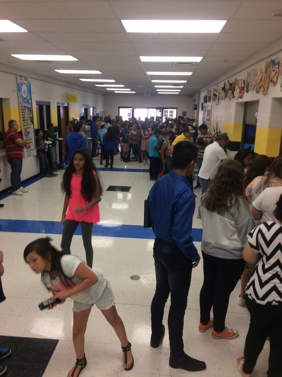 AVID480's tweet photo. Educators, parents &amp; students coming together to celebrate another year of SMS AVID! @USD480 @AVID4College https://t.co/P8VSpFWXoI
