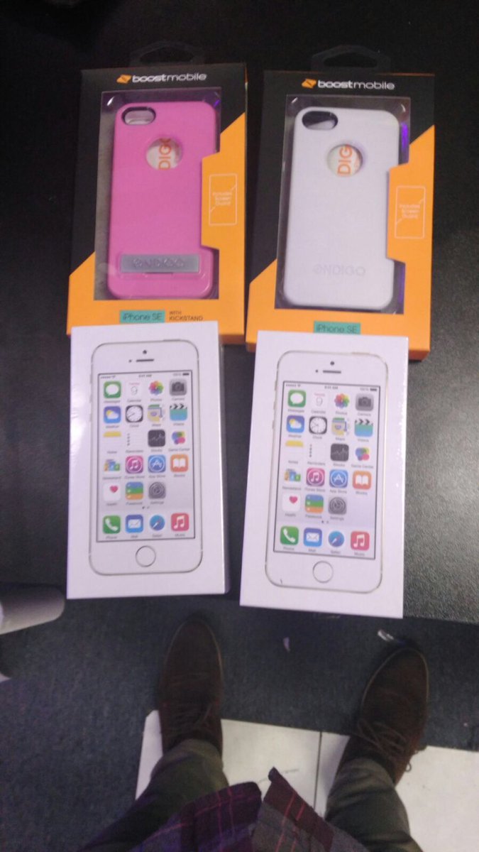NaoumYoussef's tweet photo. @CapitalMobile00 @ThomasSPG  sef going crazy 2 add a line + Insurance / last minute /platinum sale baby https://t.co/Bszwhecpsz