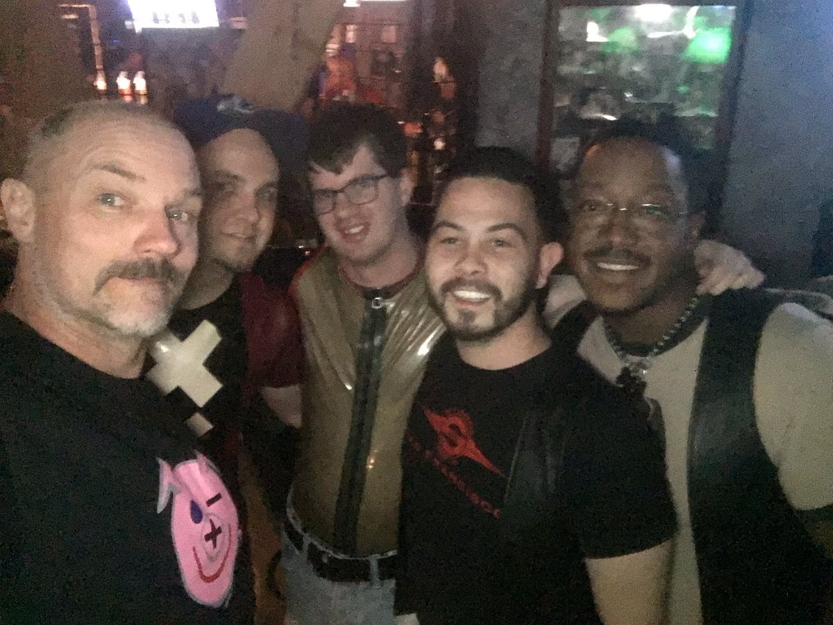 MrFriendly's tweet photo. Twisted Tuesdays at @MenjosComplex rubber, PrEP, floggers, conversation - and arriving early to hang out! @jezzerwolf #FriendlyPig https://t.co/eHVVXy4Cr3