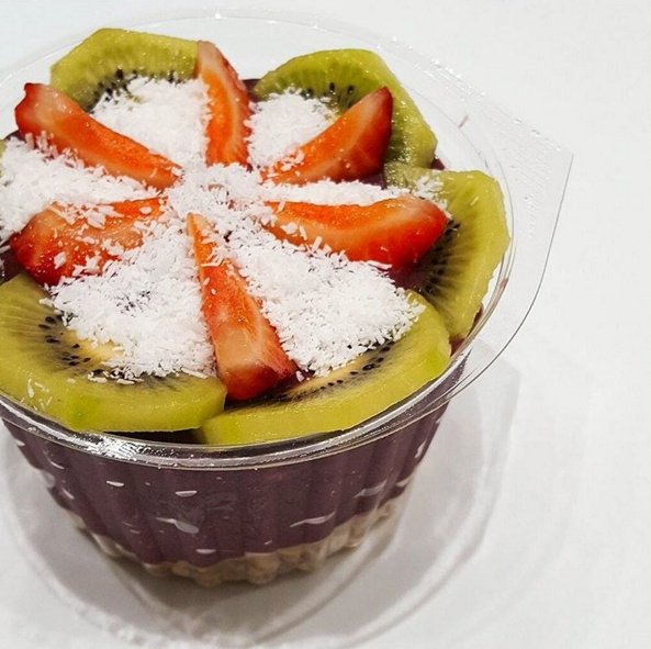 Treat yourself right! #acaibowl #vegan #glutenfree #dairyfree #delicious #fitness #schoolholidays #foodie #superfood #melbourne #australia