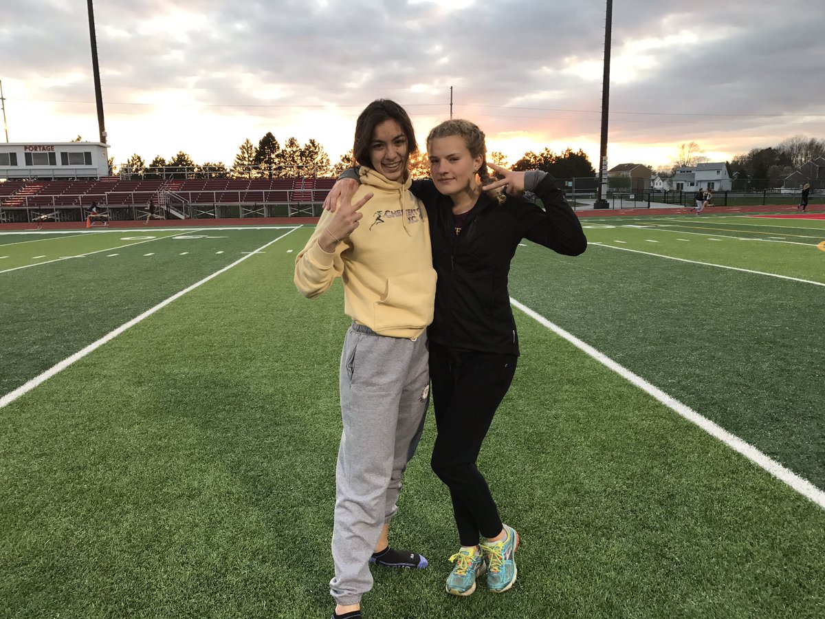 Linndseeeyyyy's tweet photo. #CutestCouple #MostYolked #BiggestFlirts #BestBromance #BestDancers #BestDressed #BestSmile #MostArtistic #BestSinger #BestEars #MostCool https://t.co/nQfM2GrX4o