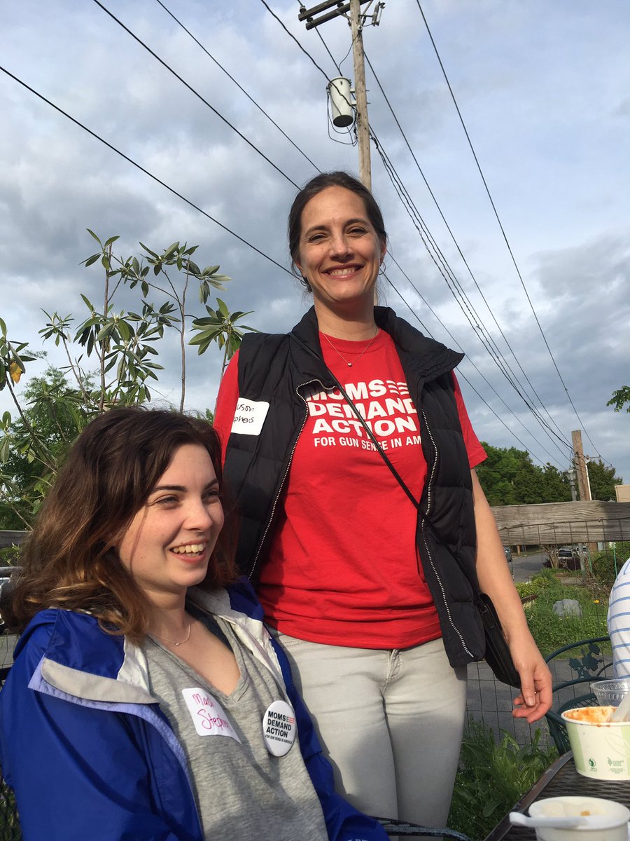 brookeje's tweet photo. Showing our @MomsDemand love at @Citizens_First #totheroot community event! #keepgoing https://t.co/INgzS1TvOC