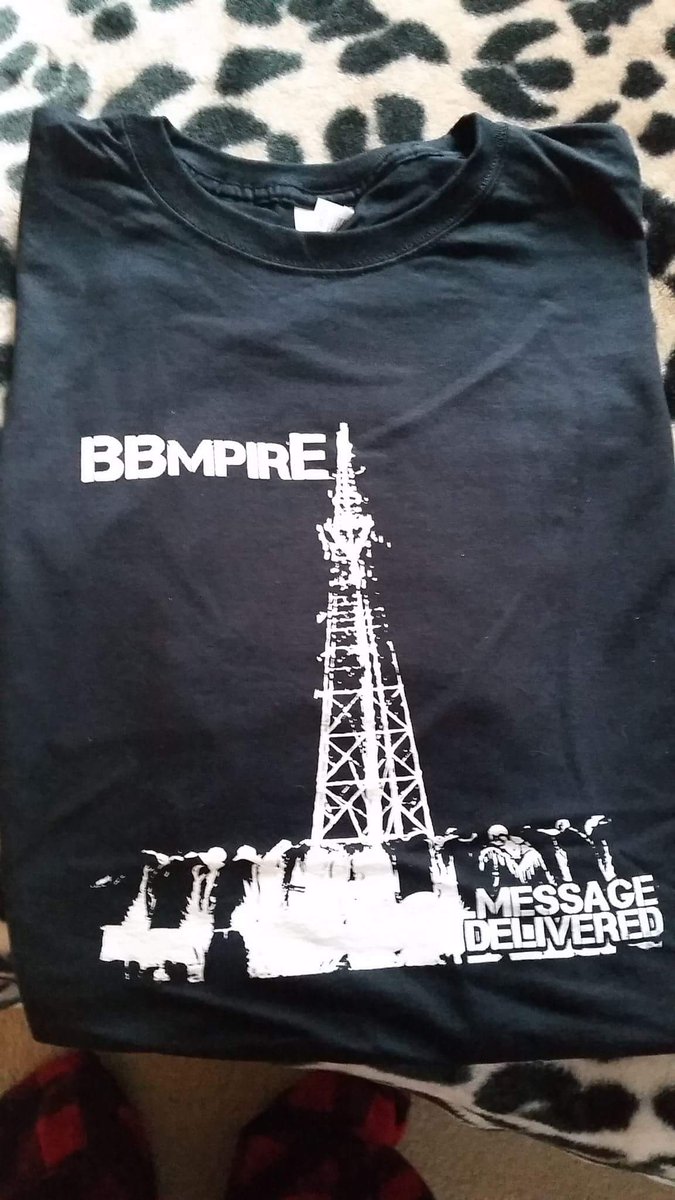 SindakitMusic's tweet photo. We've got shirts now!! $15 each, only L available right now. Will restock with more XL shortly....get at us for yours today!!!
#BBMpire https://t.co/47difVwDP8