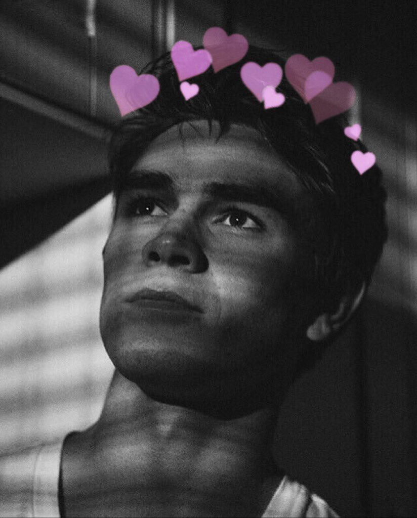 boyswithearts's tweet photo. kj apa https://t.co/Khe8WBS0lb
