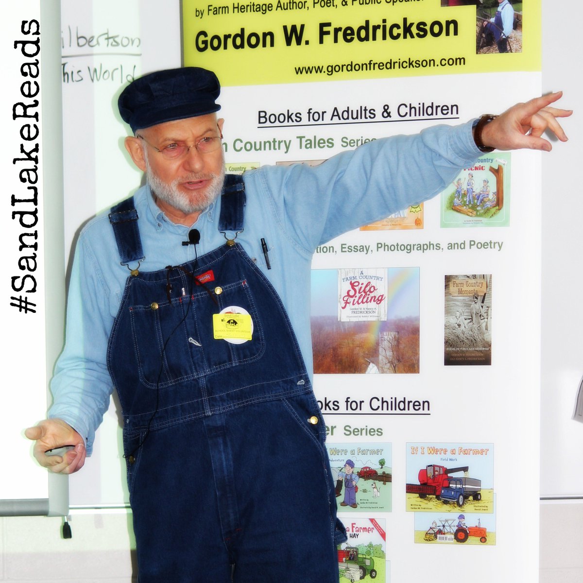 SandLakeLMC's tweet photo. Thanks for a great school visit today, @farmcountry. Our K-1 students enjoyed learning about farm life! #SandLakeReads https://t.co/eSICQGV0DM