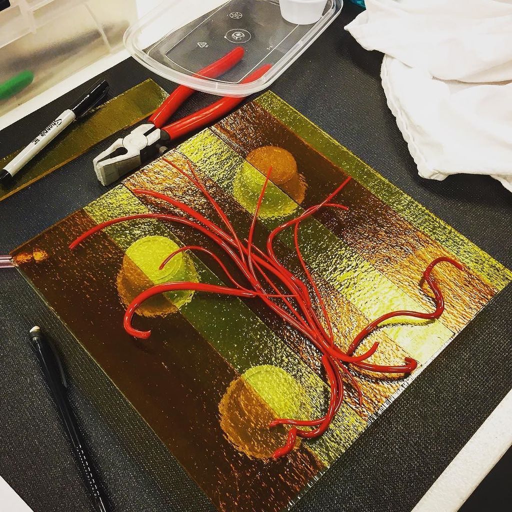 GlasUnderground's tweet photo. Student playing with vitrigraph! So far, so good!! #vitrigraph #glass #class #lesson #student #theglassunderground… https://t.co/VFOZ2HxQBA https://t.co/2HfxQ7SHrH