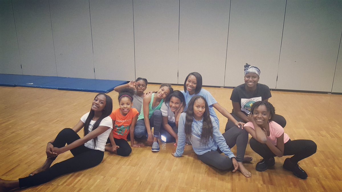 dancersUNLD's tweet photo. #Squadgoals #DancersUnleashed #wedancehere #prettybrowndancers #hiphop #jazz #danceteam #dancers #girls #sopretty #melanin #picoftheday #atl https://t.co/GrNiHpO0ld
