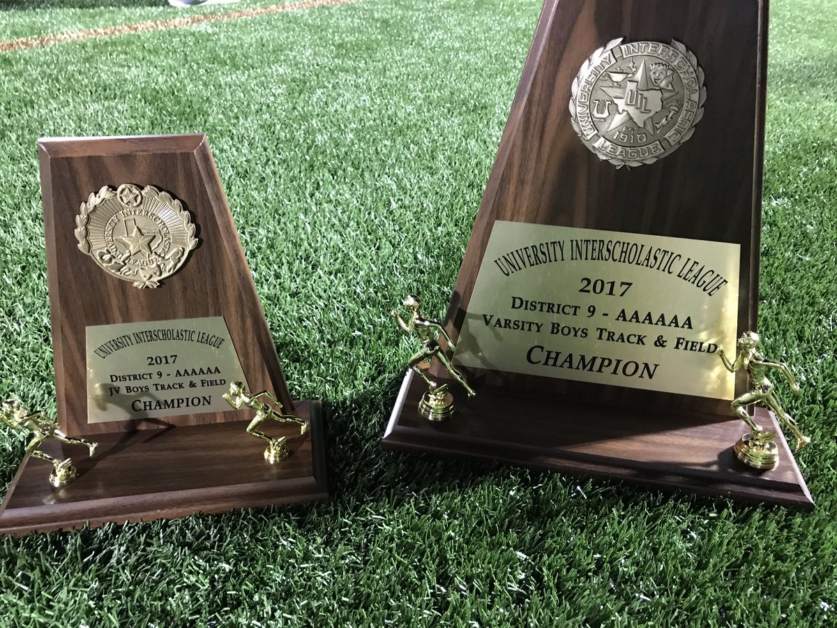 KarlPointer's tweet photo. Great night of work Boys!  District champs varsity and JV #coppelltrack #cisd #IAmCHS https://t.co/eh4tqN56Iq