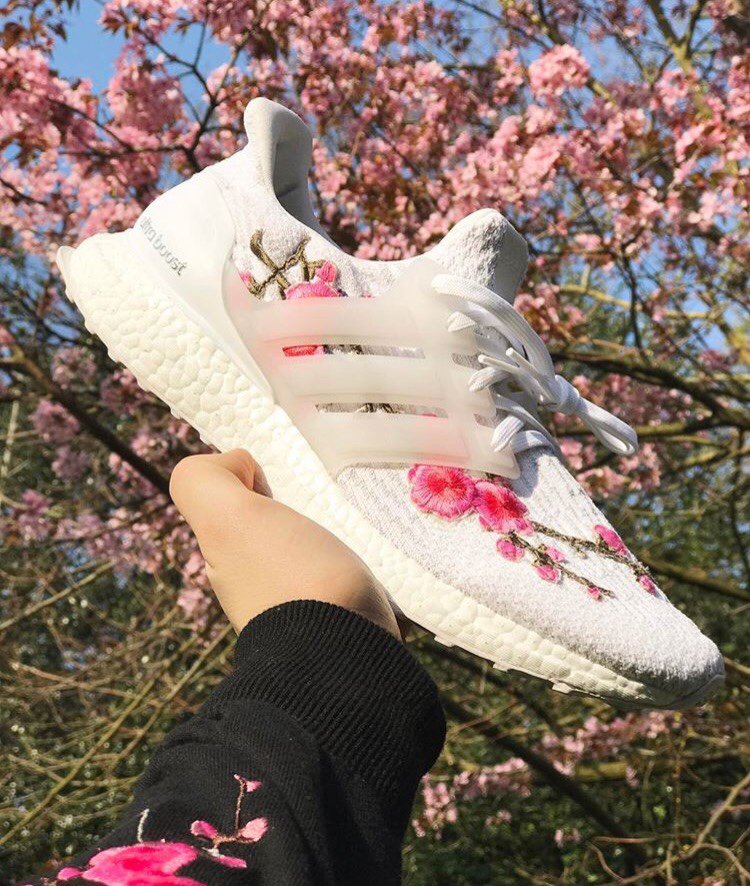 eightyfourth_'s tweet image. Custom Adidas UltraBoost 🌸